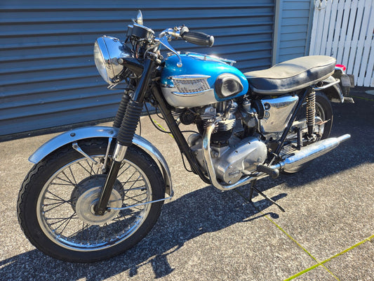 1965 Triumph Bonneville after charging system and primary repairs
